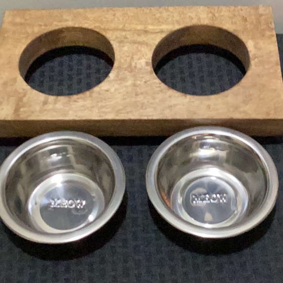 Wooden Elevated Cat Feeder (13”x7”) with 2 Bowls (Meow) Bundle with other items) - Picture 3 of 5